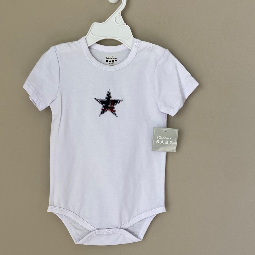 Last one! NWT White Snap Shirt/Onesie with Plaid Star Patch‎ 6-12 months